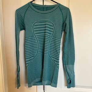 Lululemon long sleeve women’s size 2